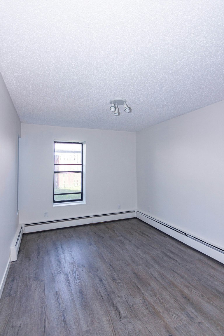 3007 35 Street Northwest, Edmonton, AB, T6L 5J2 - 16