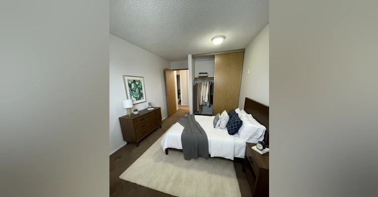 3007 35 Street Northwest, Edmonton, AB, T6L 5J2 - 4