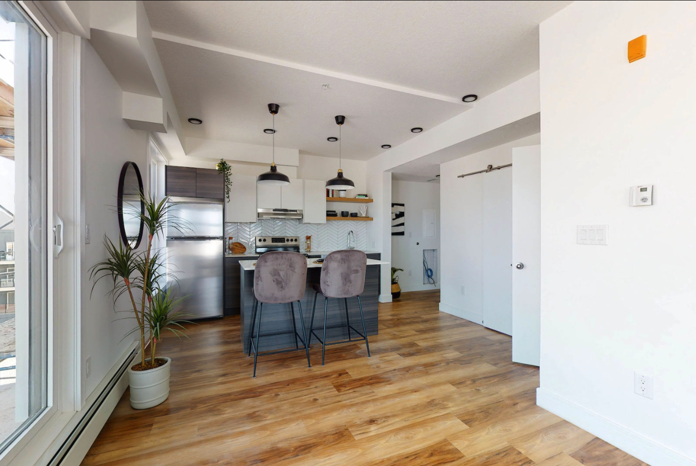 8015 102 Street Northwest, Edmonton, AB, T6E 4A2 - 5