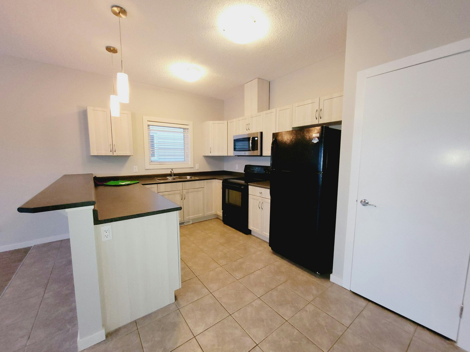 A-3932 Claxton Loop SW, Edmonton, AB, T6W 1Y6
