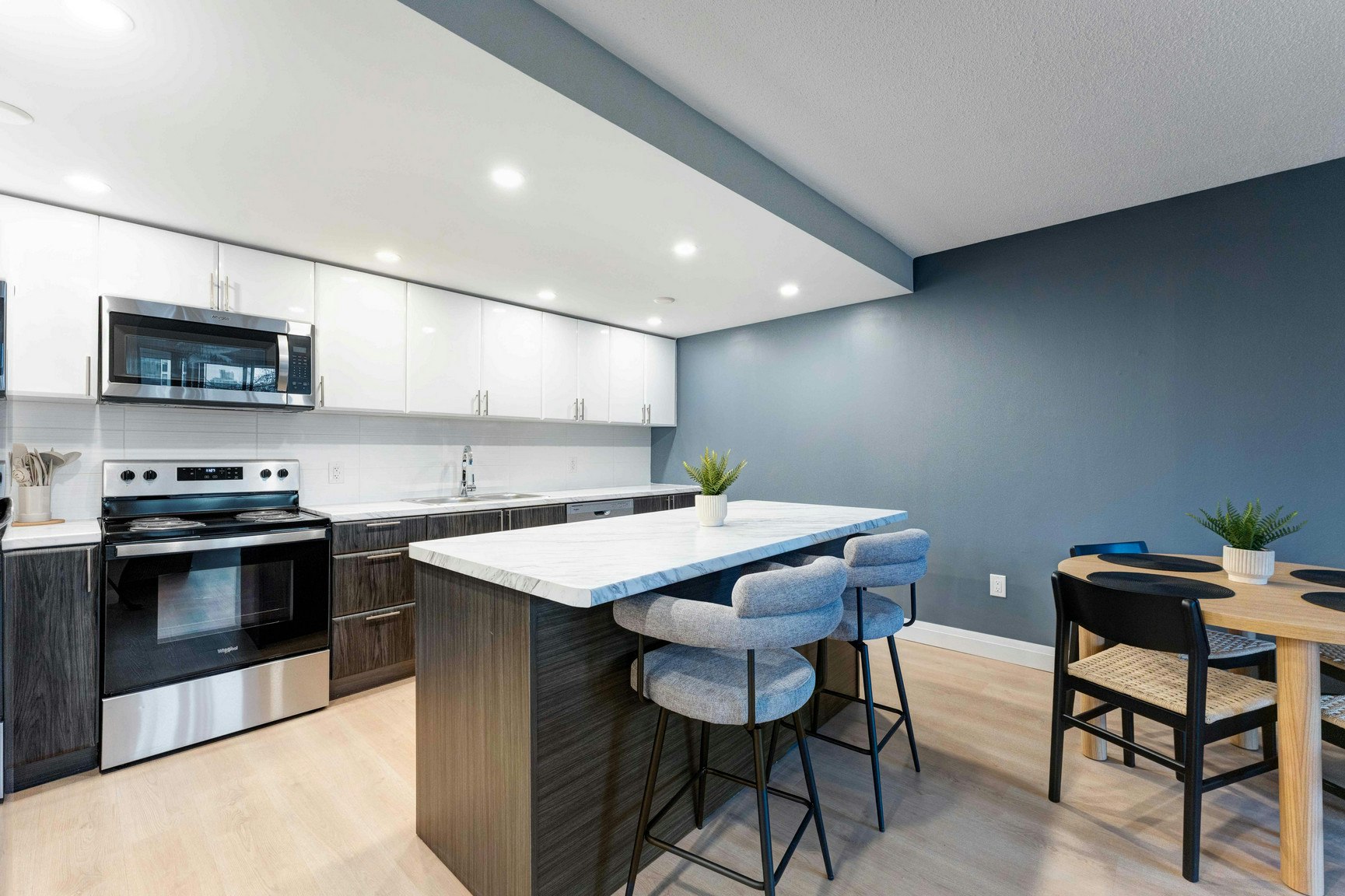 307-2200 Sherobee Road, Mississauga, ON, L5A 3Y3