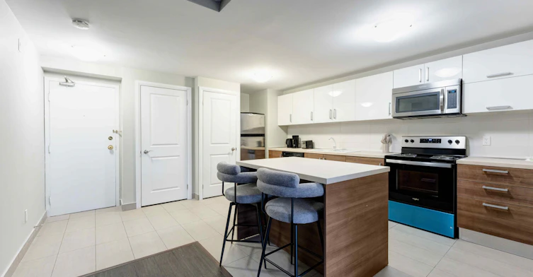2200 Sherobee Road, Mississauga, ON, L5A 3Y3 - 3