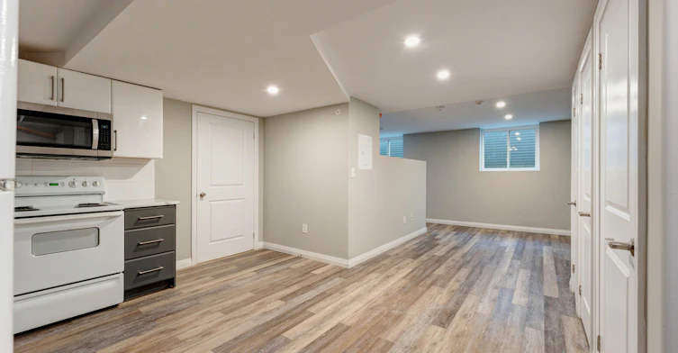 2200 Sherobee Road, Mississauga, ON, L5A 3Y3
