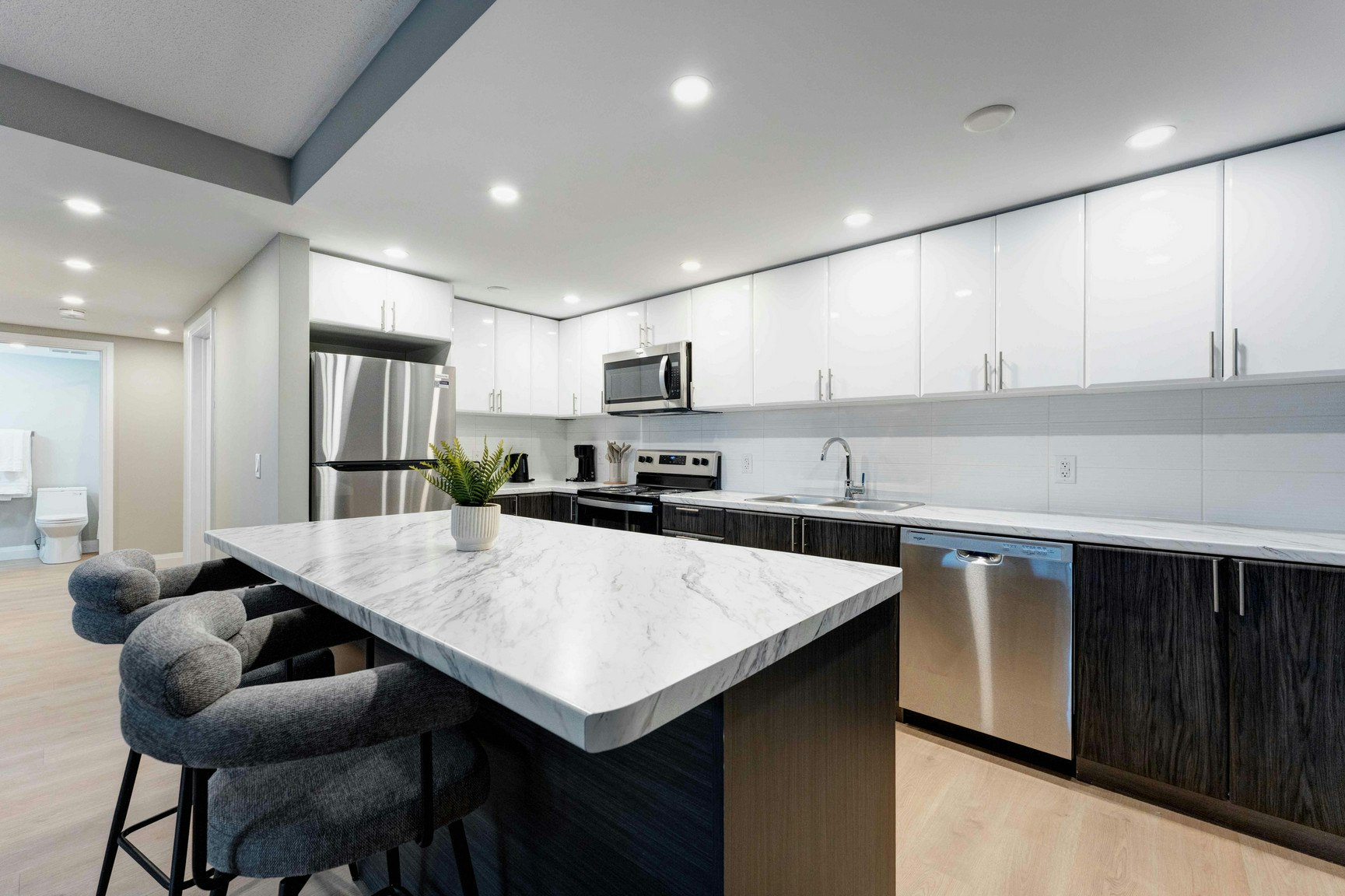 2200 Sherobee Road, Mississauga, ON, L5A 3Y3 - 3