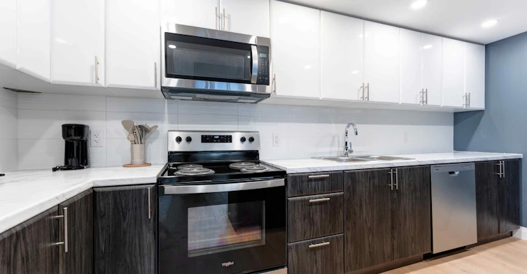 2200 Sherobee Road, Mississauga, ON, L5A 3Y3 - 2
