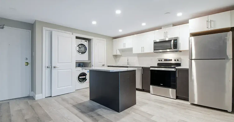 512-2200 Sherobee Road, Mississauga, ON, L5A 3Y3 - 2
