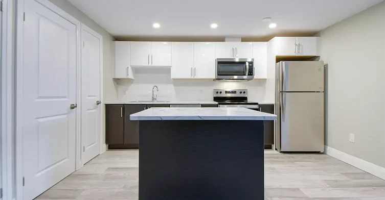 512-2200 Sherobee Road, Mississauga, ON, L5A 3Y3 - 3