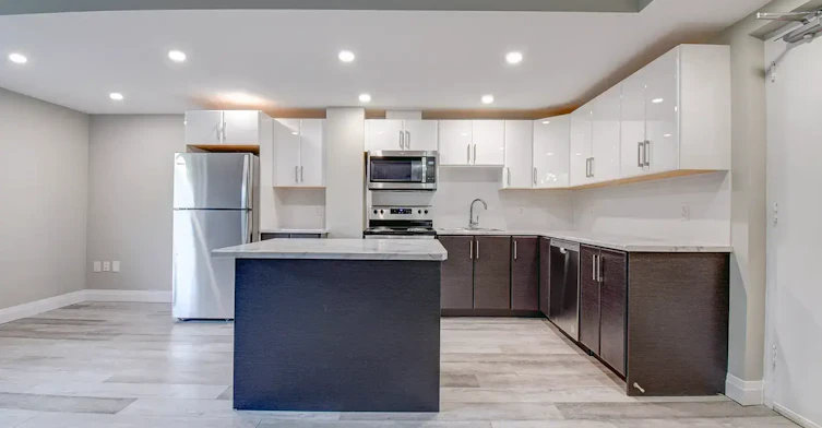 45 Paisley Boulevard W, Mississauga, ON, L5B 1R8 - 4