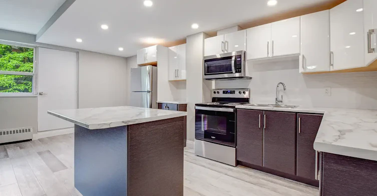 45 Paisley Boulevard W, Mississauga, ON, L5B 1R8 - 3