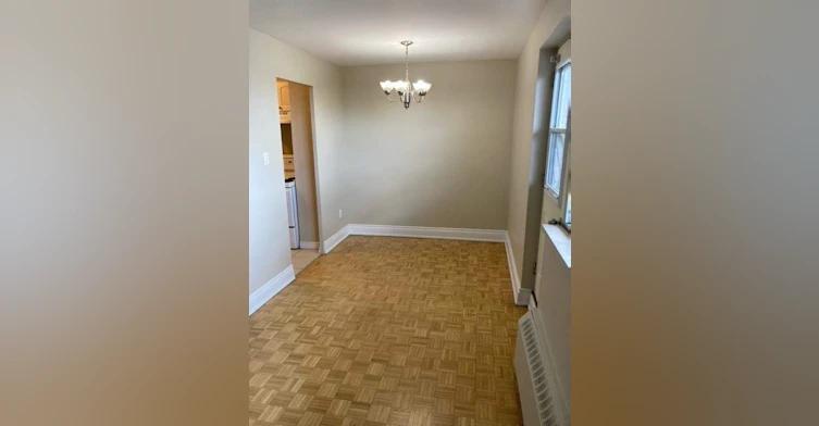 45 Paisley Boulevard W, Mississauga, ON, L5B 1R8 - 4