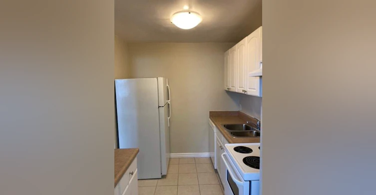 45 Paisley Boulevard W, Mississauga, ON, L5B 1R8 - 2