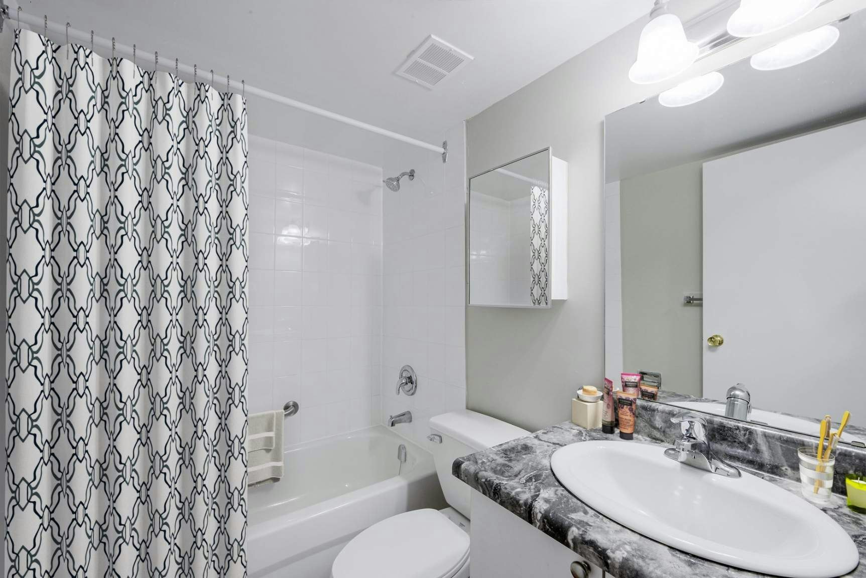 20 Carlton And, Toronto, ON, M4Y 2P9 - 23