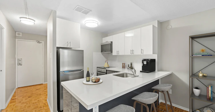20 Carlton And, Toronto, ON, M4Y 2P9 - 26
