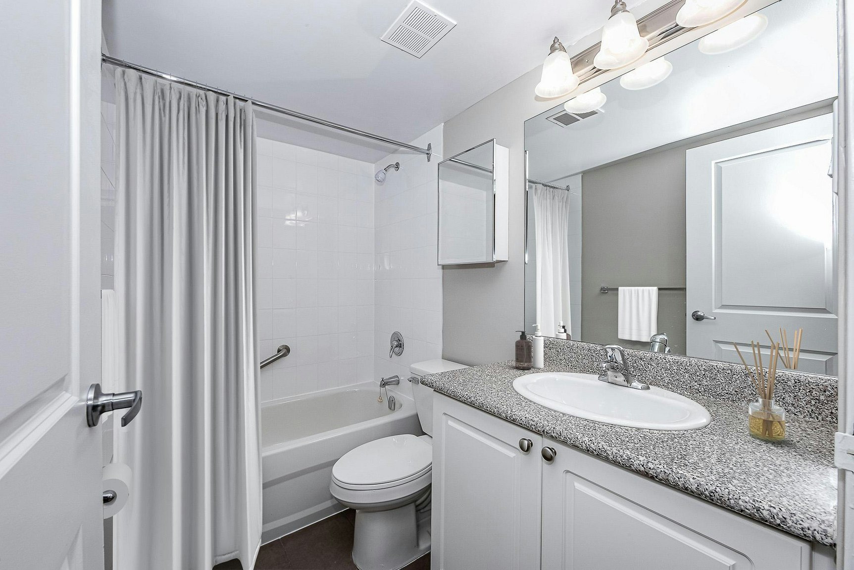 20 Carlton And, Toronto, ON, M4Y 2P9 - 13