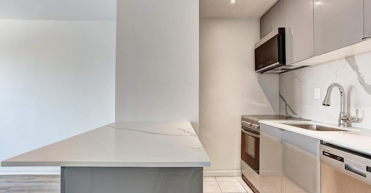 3445 Hutchison, Montréal, QC, H2X 2G2 - 52