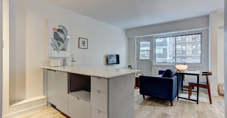 3445 Hutchison, Montréal, QC, H2X 2G2 - 3
