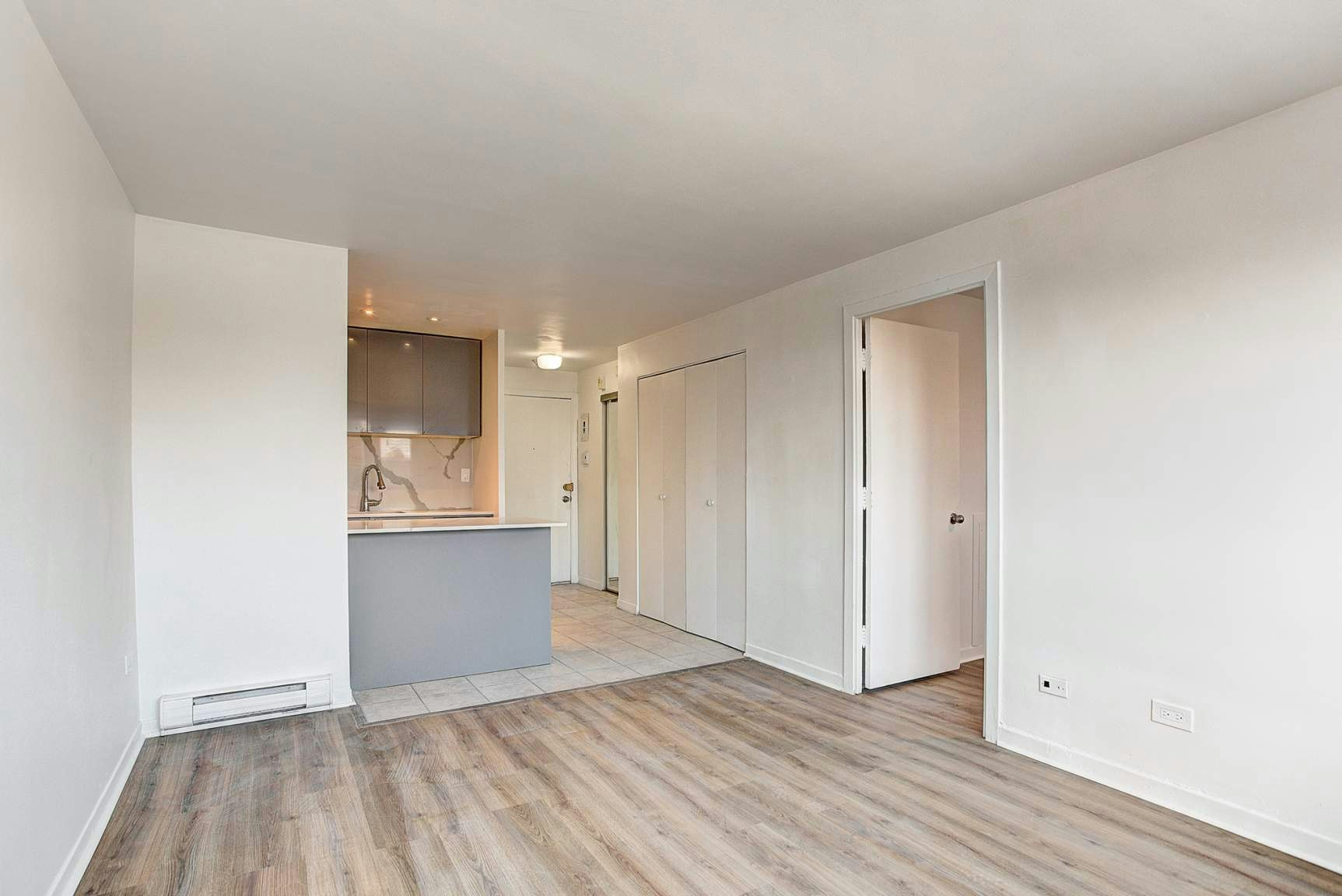 3445 Hutchison, Montréal, QC, H2X 2G2 - 46