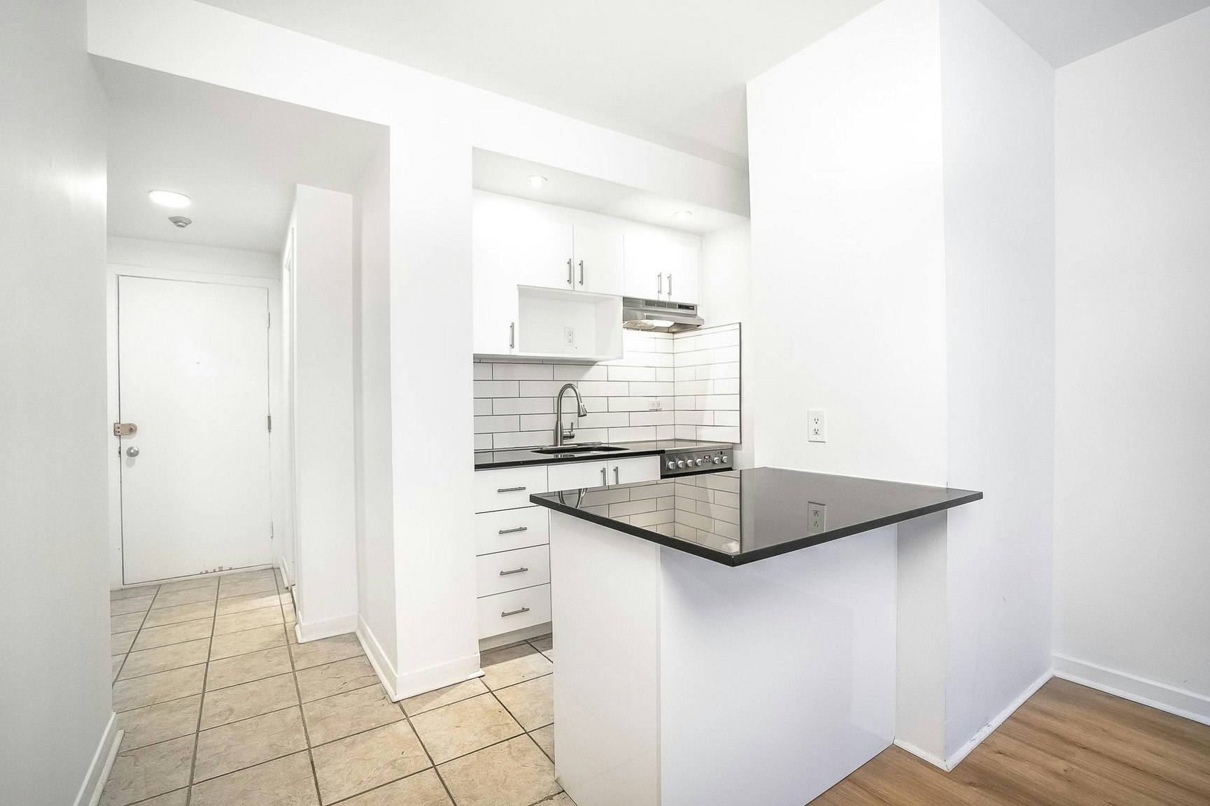 3445 Hutchison, Montréal, QC, H2X 2G2 - 85