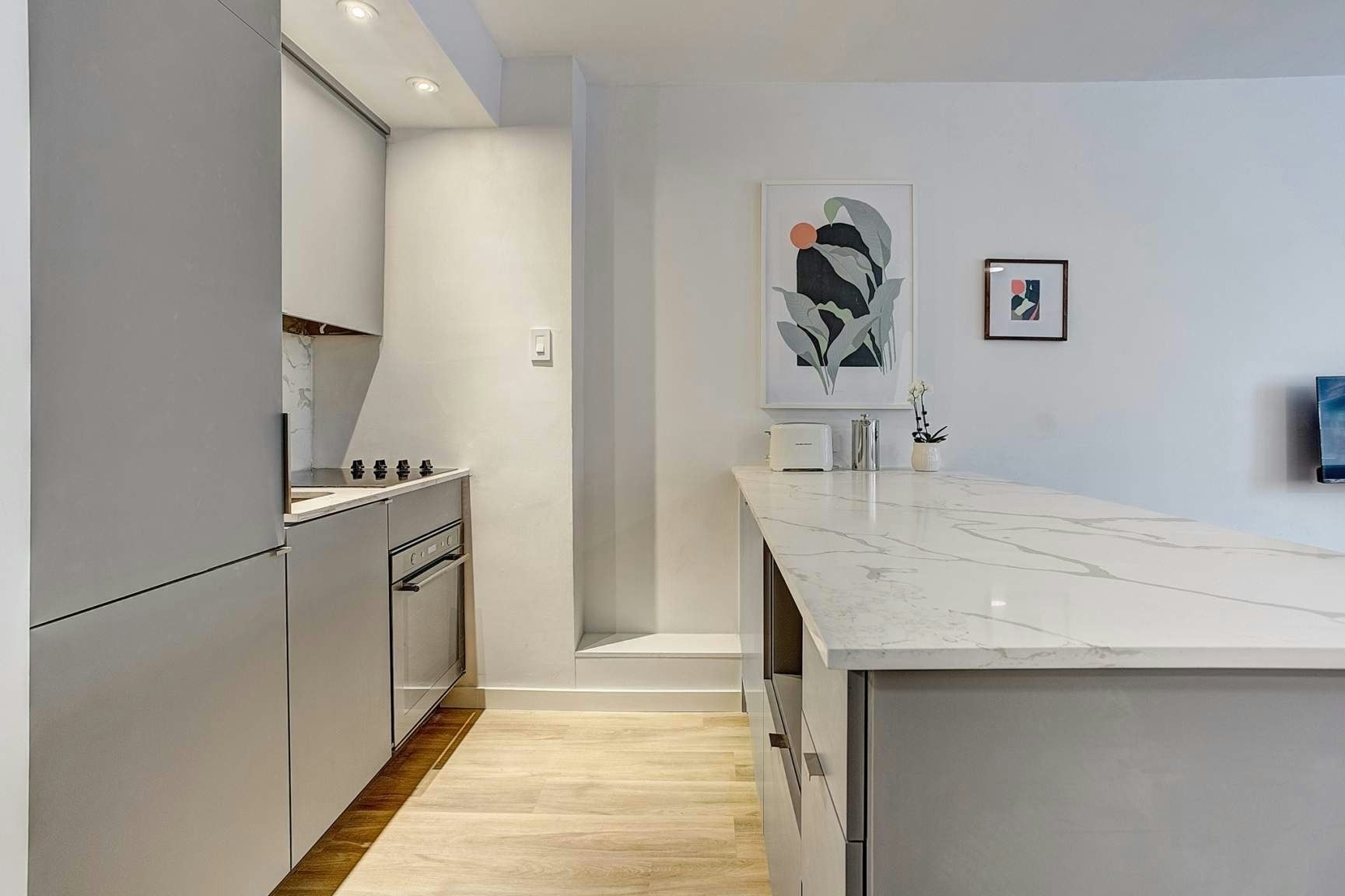 3445 Hutchison, Montréal, QC, H2X 2G2 - 2
