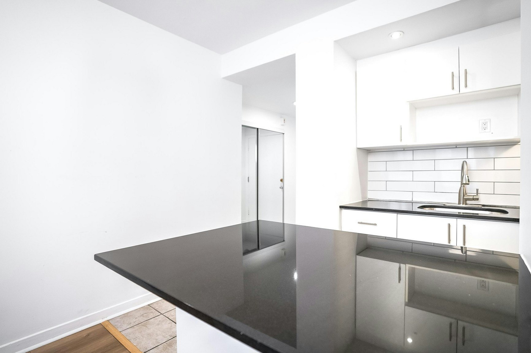 3445 Hutchison, Montréal, QC, H2X 2G2 - 86