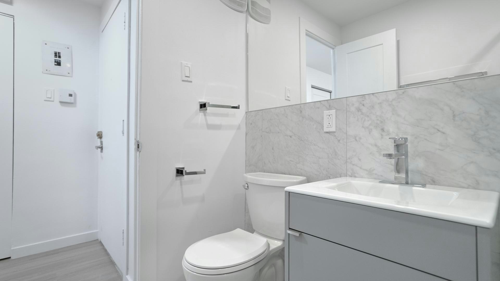3445 Hutchison, Montréal, QC, H2X 2G2 - 39