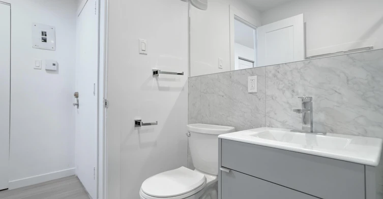 3445 Hutchison, Montréal, QC, H2X 2G2 - 39