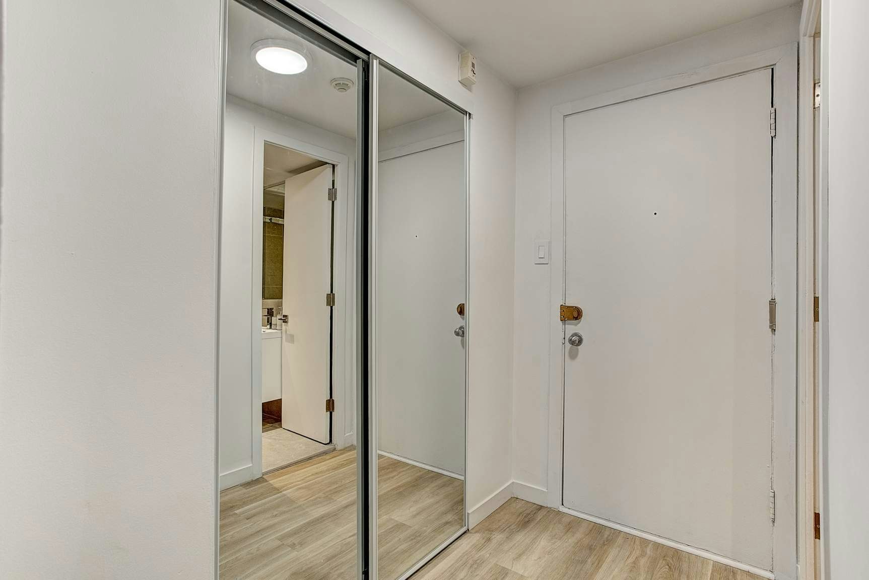 3445 Hutchison, Montréal, QC, H2X 2G2 - 18
