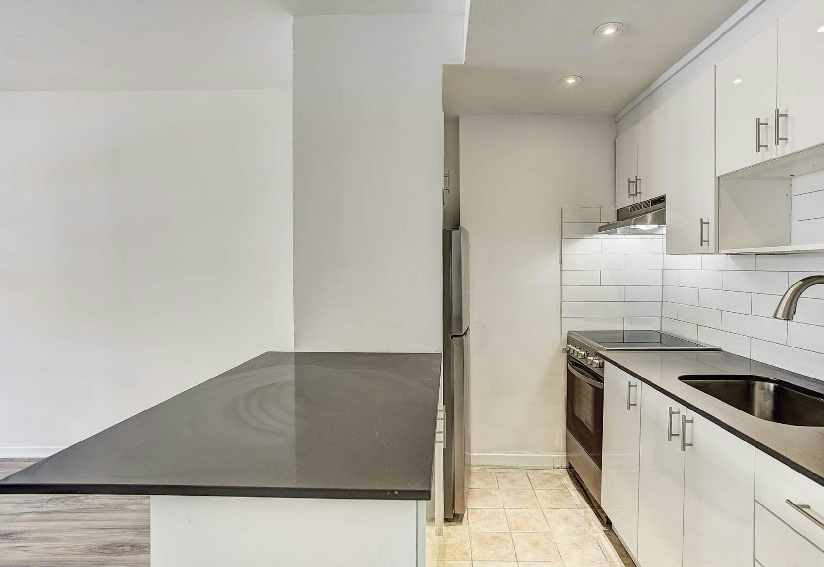 3445 Hutchison, Montréal, QC, H2X 2G2 - 24