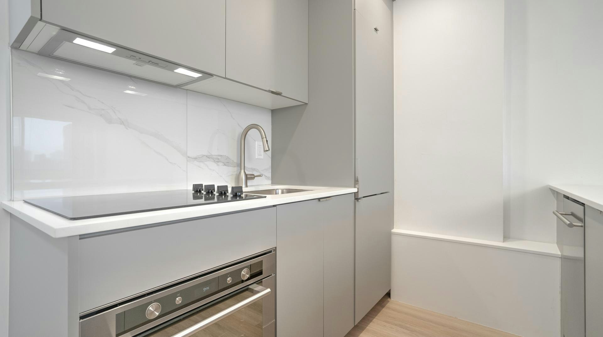 3445 Hutchison, Montréal, QC, H2X 2G2 - 34