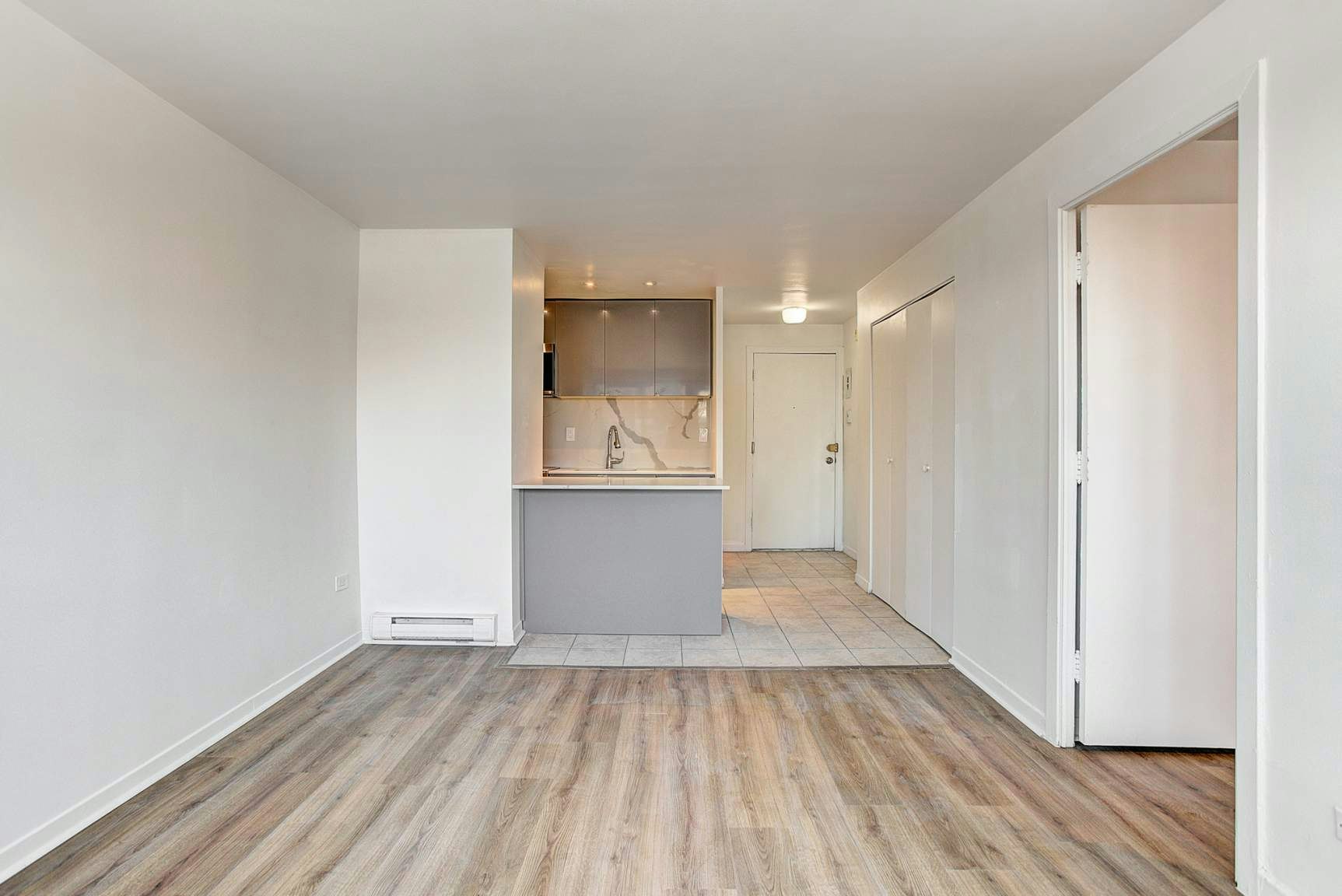 3445 Hutchison, Montréal, QC, H2X 2G2 - 45