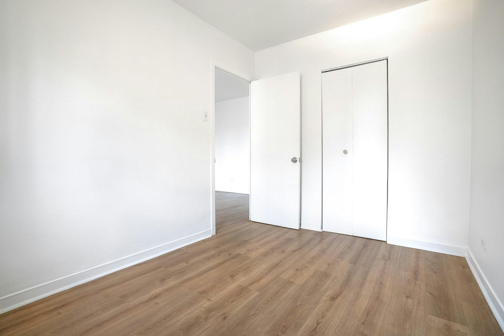 3445 Hutchison, Montréal, QC, H2X 2G2 - 66