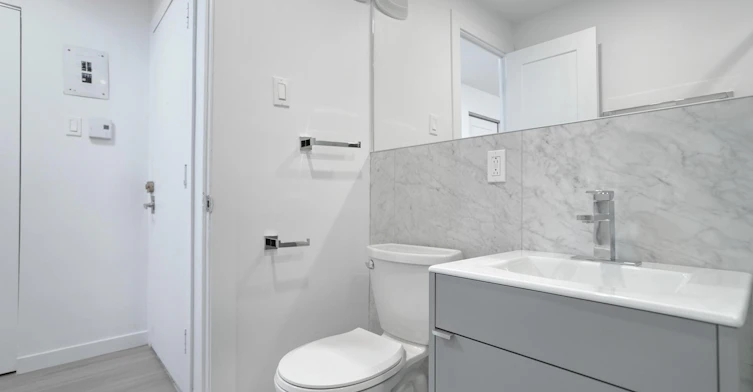 3445 Hutchison, Montréal, QC, H2X 2G2 - 39