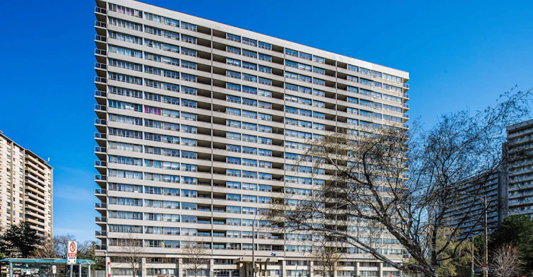 53 Thorncliffe Park Drive, Toronto, ON, M4H 1L1 - 3