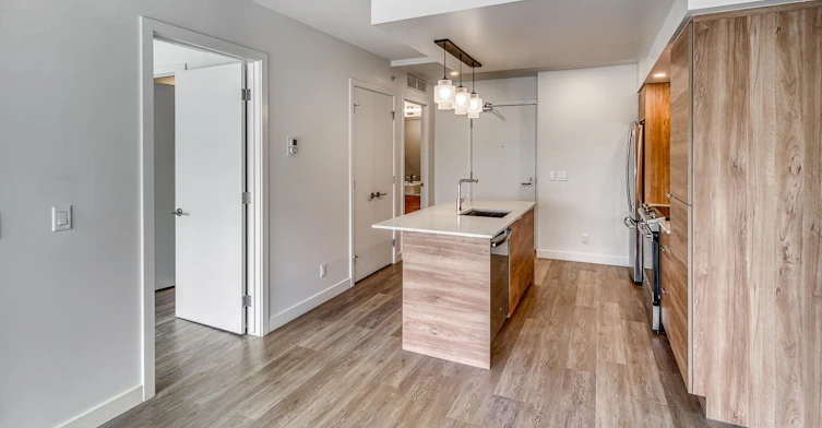 X11-201 10 Avenue SE, Calgary, AB, T2G 2G5 - 3