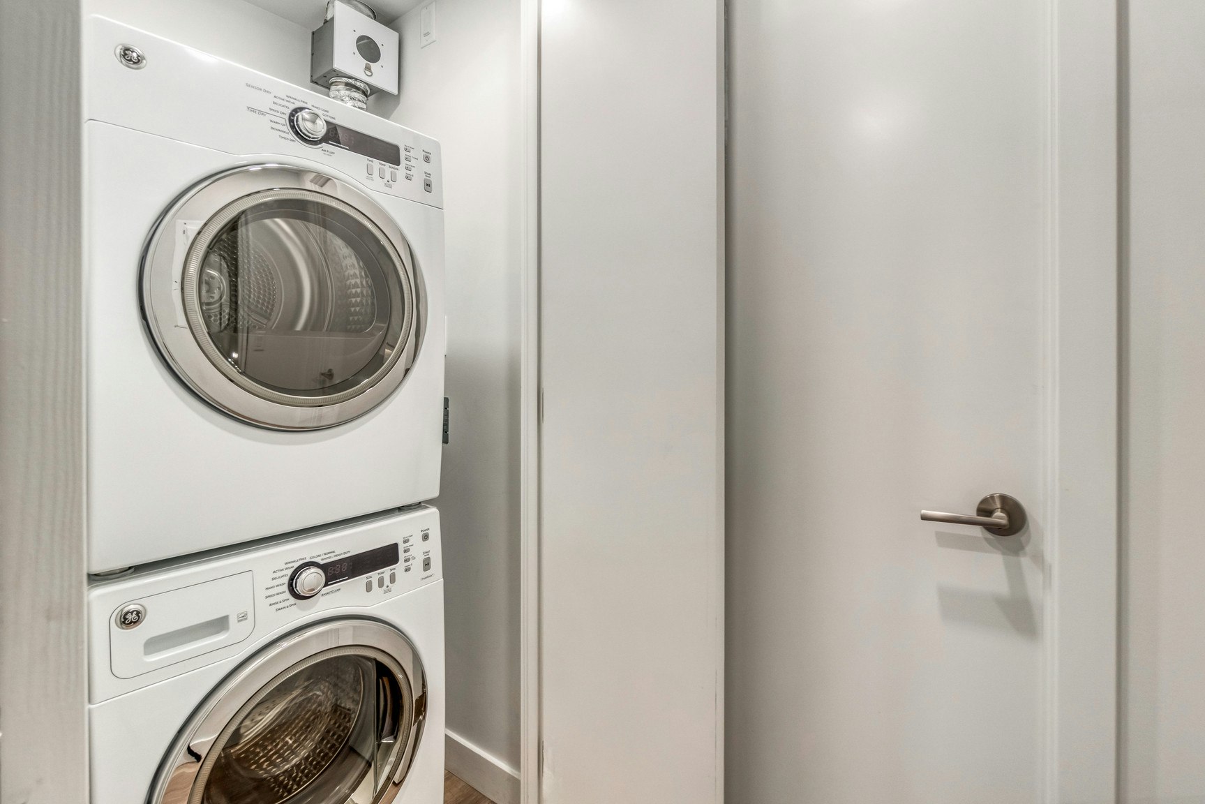 X10-201 10 Avenue SE, Calgary, AB, T2G 2G5 - 2