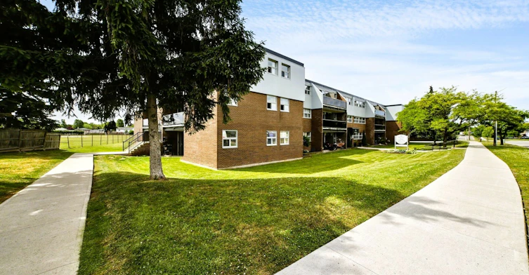107-7030 Casey Street, Niagara Falls, ON, L2J 3G1 - 2
