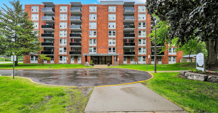 369 London Road, Sarnia, ON, N7T 4W4 - 2