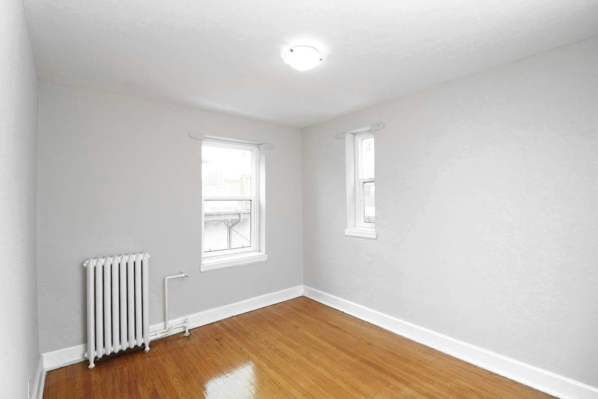 8 Mallory Gardens, Toronto, ON, M4V 2A8 - 8