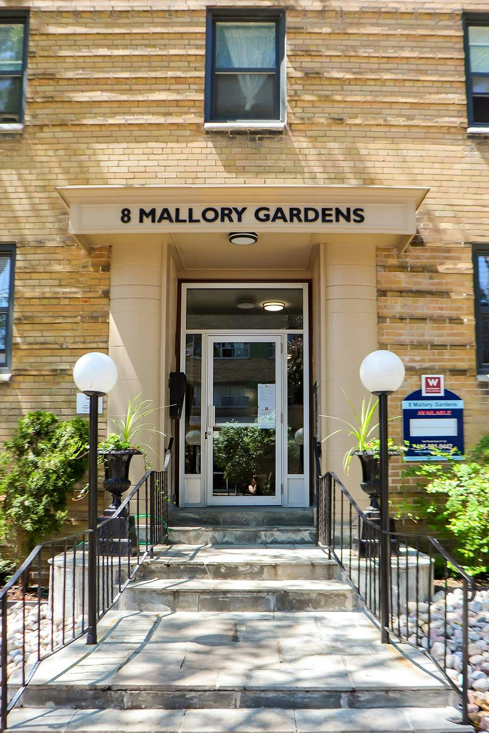 8 Mallory Gardens, Toronto, ON, M4V 2A8 - 2