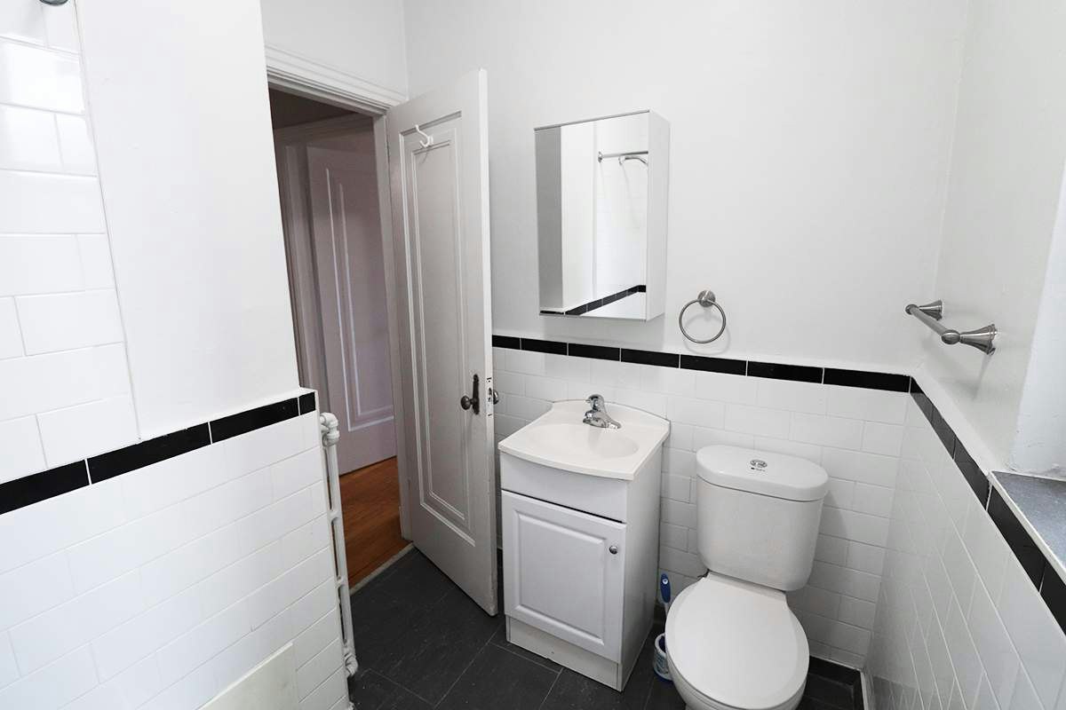 8 Mallory Gardens, Toronto, ON, M4V 2A8 - 5