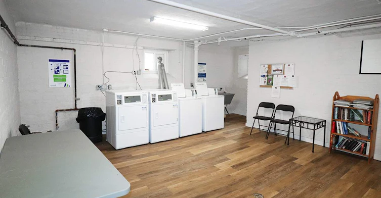 8 Mallory Gardens, Toronto, ON, M4V 2A8 - 8