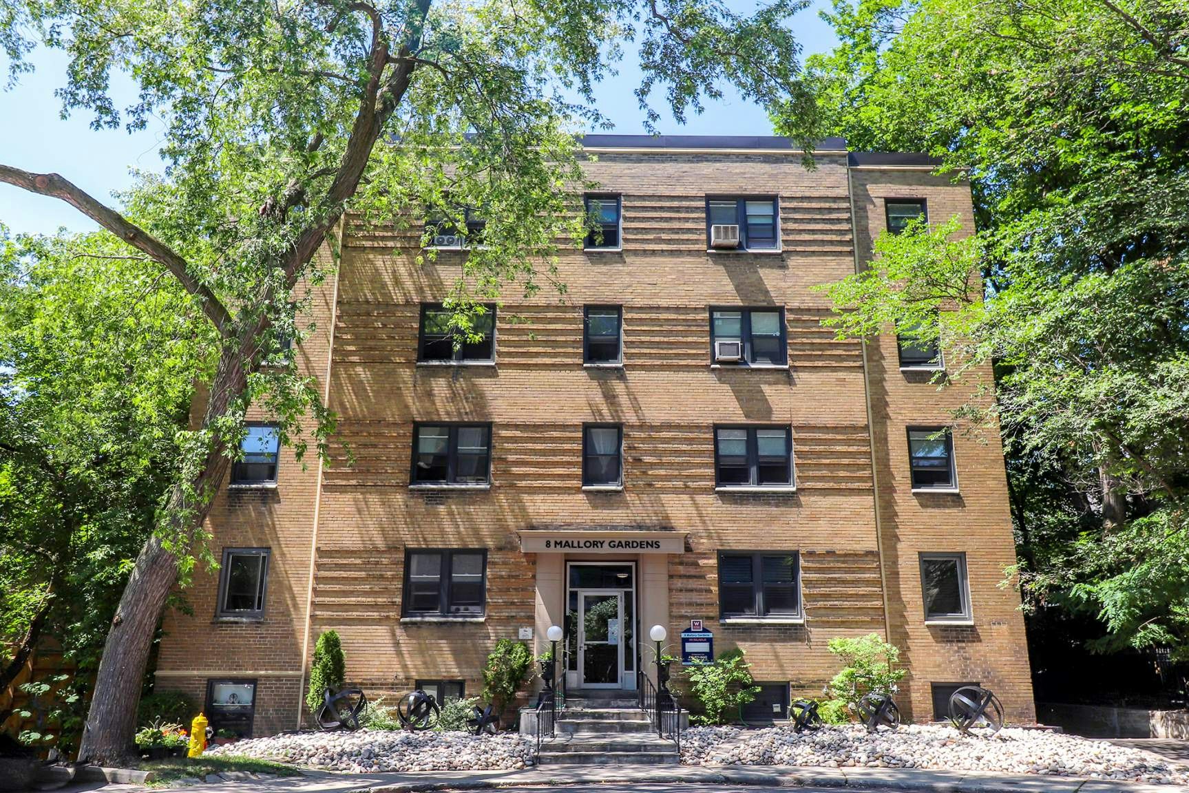 8 Mallory Gardens, Toronto, ON, M4V 2A8 - 4