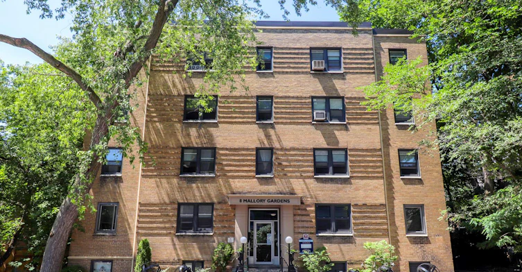 8 Mallory Gardens, Toronto, ON, M4V 2A8 - 4