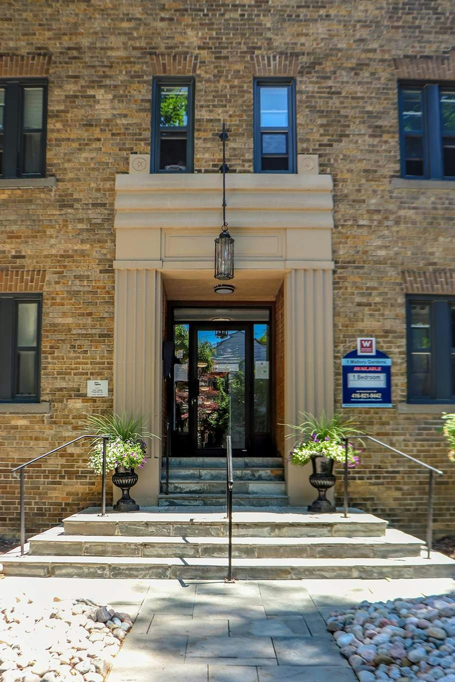 8 Mallory Gardens, Toronto, ON, M4V 2A8 - 3