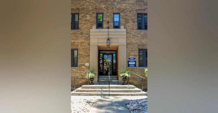 8 Mallory Gardens, Toronto, ON, M4V 2A8 - 3