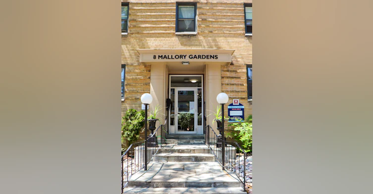 8 Mallory Gardens, Toronto, ON, M4V 2A8 - 3