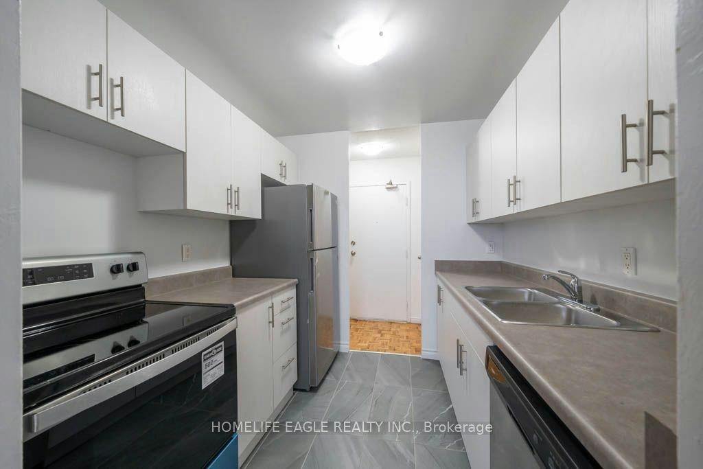5 Glamorgan Avenue, Toronto, ON, M1P 2M8 - 4