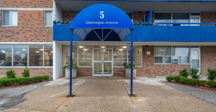 5 Glamorgan Avenue, Toronto, ON, M1P 2M8 - 9