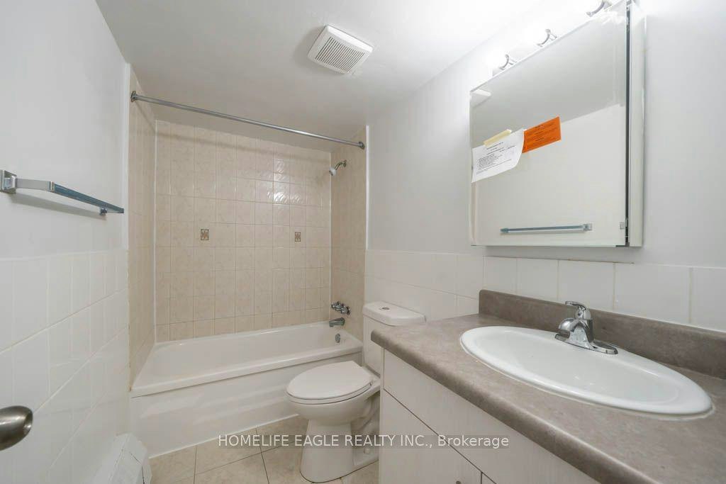 5 Glamorgan Avenue, Toronto, ON, M1P 2M8 - 7