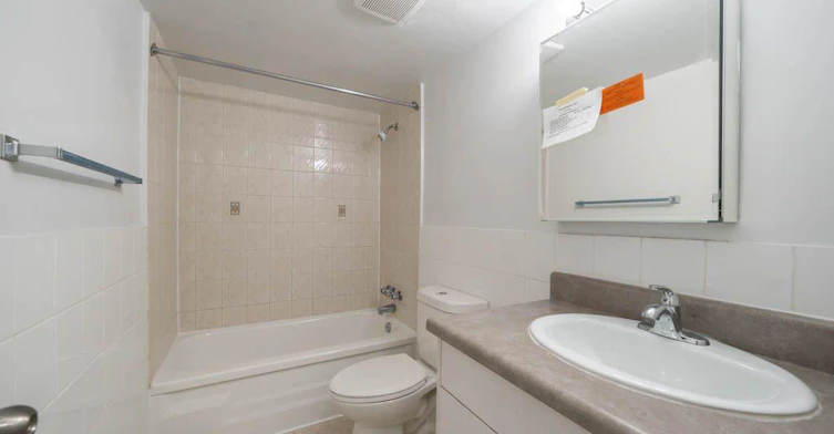 5 Glamorgan Avenue, Toronto, ON, M1P 2M8 - 7